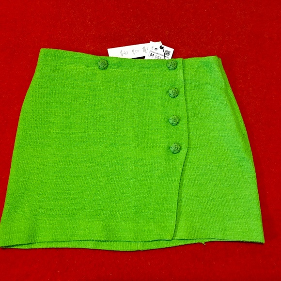 Zara neon green boucle buttoned textured mini skirt NWT - Picture 3 of 11